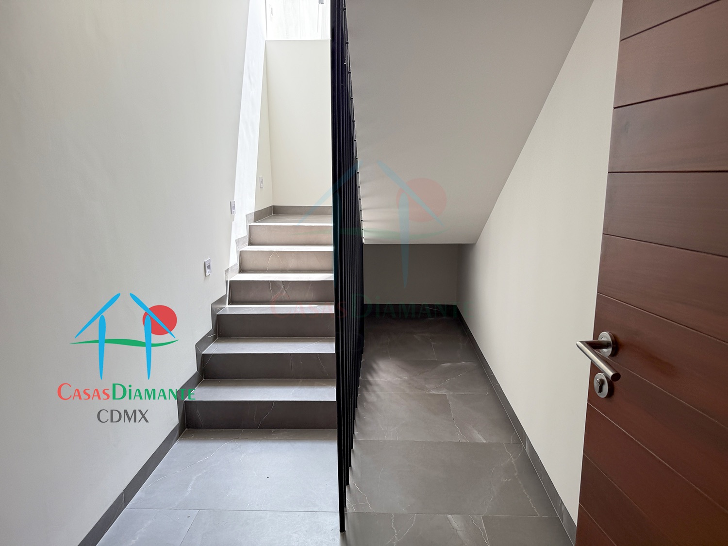 Las Águilas Verdun Casa F - Escaleras 5